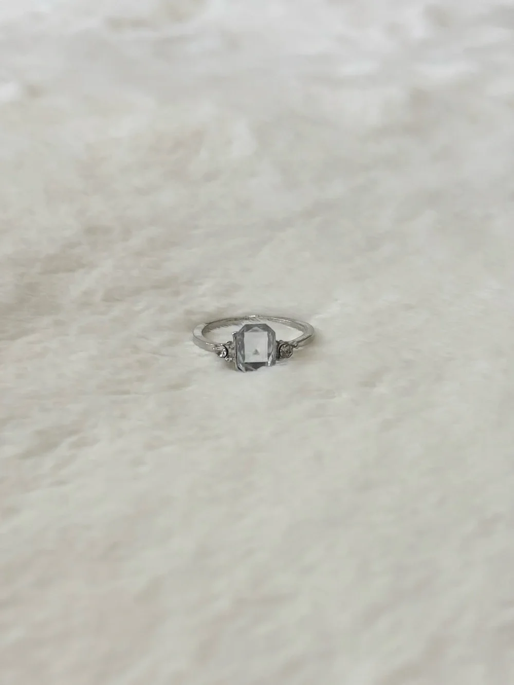 5/$15 🩷 MUST BUNDLE Silver Clear Crystal Solitaire Ring - Picture 3 of 4